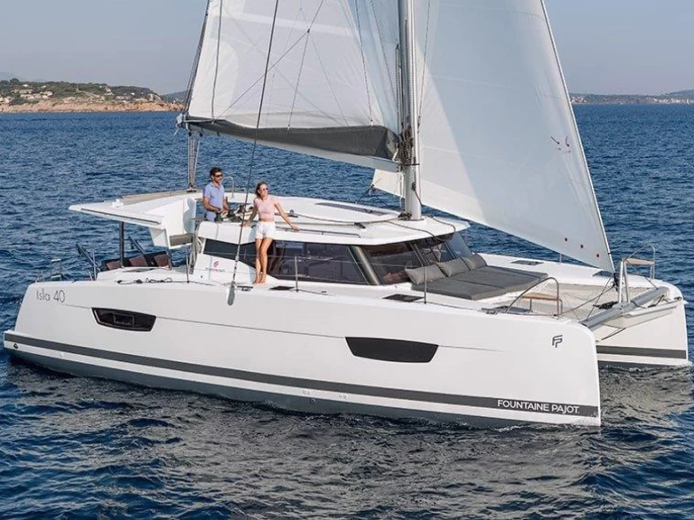 Hire a Fountaine Pajot Isla 40 Palma de Mallorca
