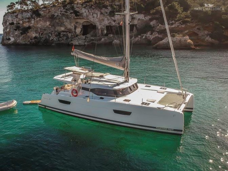 Hire Catamaran Fountaine Pajot with a boat licence