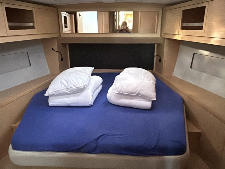 Charter a Dufour Dufour 470 in Palma de Mallorca on Samboat