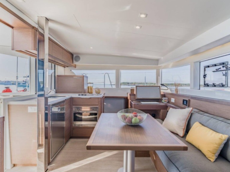 Yacht hire Lefkáda cheap Lagoon 40