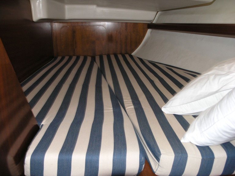 Hire Sailboat with or without skipper Bénéteau Lefkáda