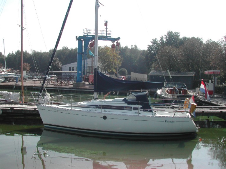 Sailboat hire in Yerseke - Bénéteau Beneteau First 285 
