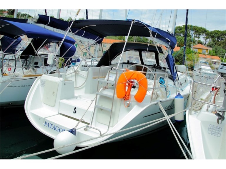 Yacht hire Yerseke cheap Beneteau Cyclades 39