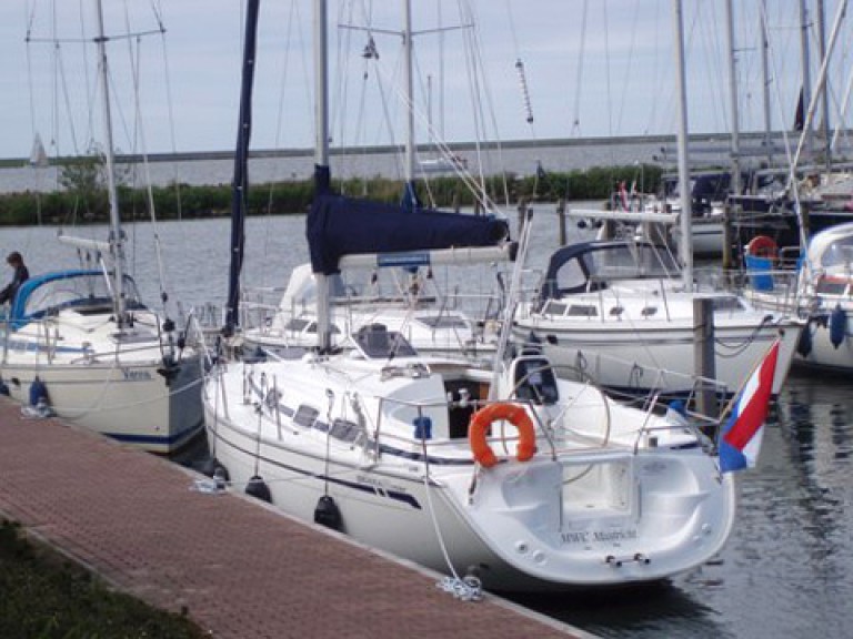 Hire a Bavaria Bavaria 30 Cruiser Yerseke