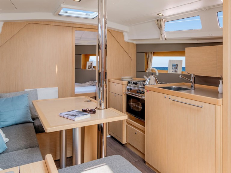Hire Sailboat Bénéteau with a boat licence