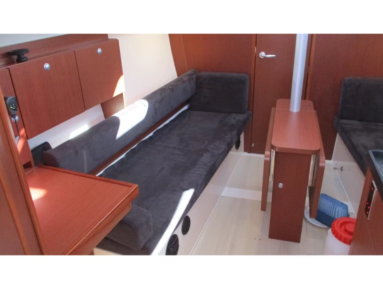 Hire a Hanse Hanse 315 Altefähr