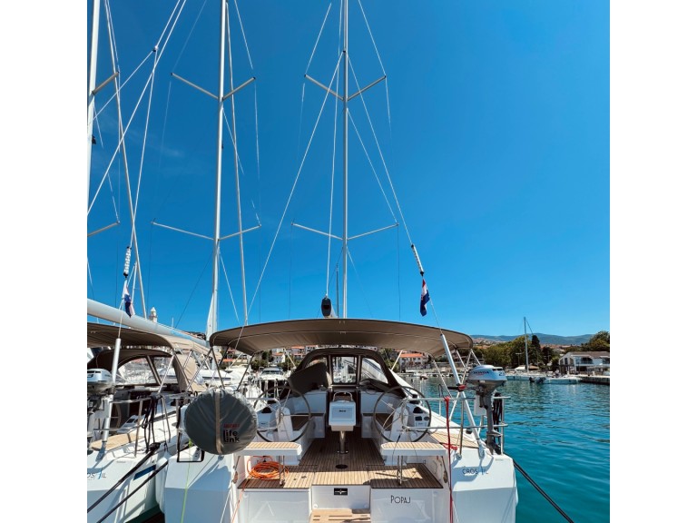 Hire a Bavaria Bavaria C38 Novi Vinodolski