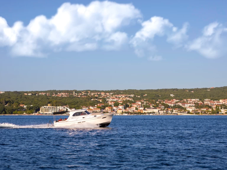 Charter a Sas Vektor ADRIANA 36 in Novi Vinodolski on Samboat