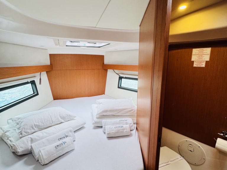 Hire Sailboat Bavaria with a boat licence