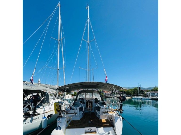 Hire Sailboat Elan with a boat licence