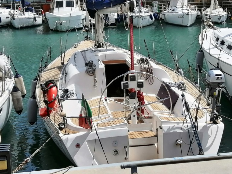 Charter a Elan Elan 40 in Genova on Samboat
