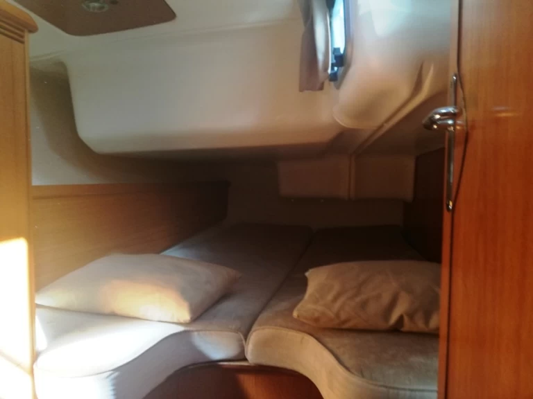 Yacht charter Kos - Jeanneau Sun Odyssey 43 on SamBoat
