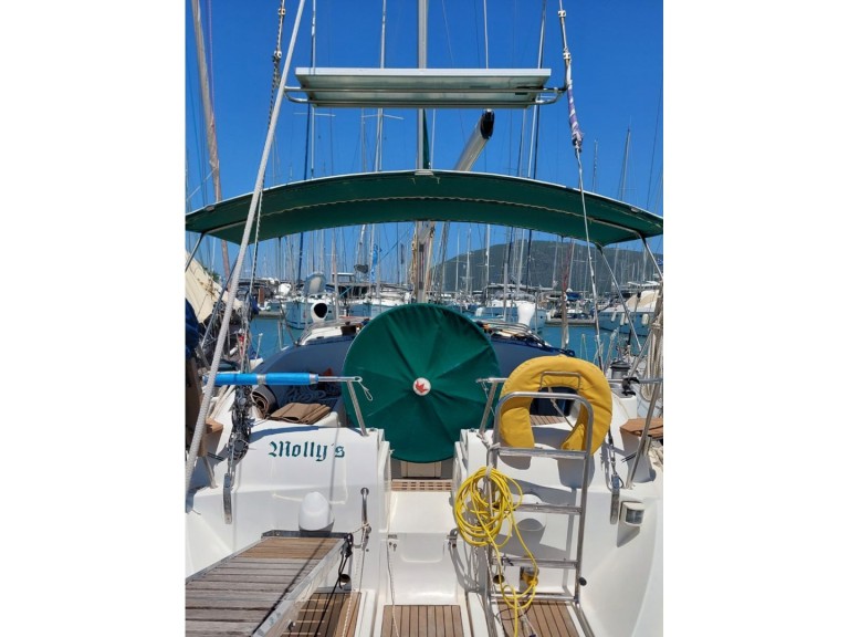 Hire Sailboat with or without skipper Bénéteau Lefkáda