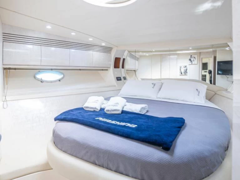 Hire Motorboat with or without skipper Pershing Órmos Bay
