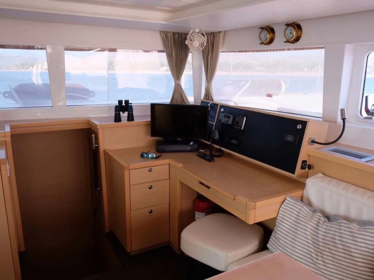 Hire Catamaran with or without skipper Lagoon Lefkáda