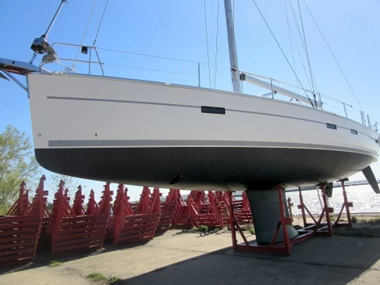 Hire Sailboat Bavaria with a boat licence