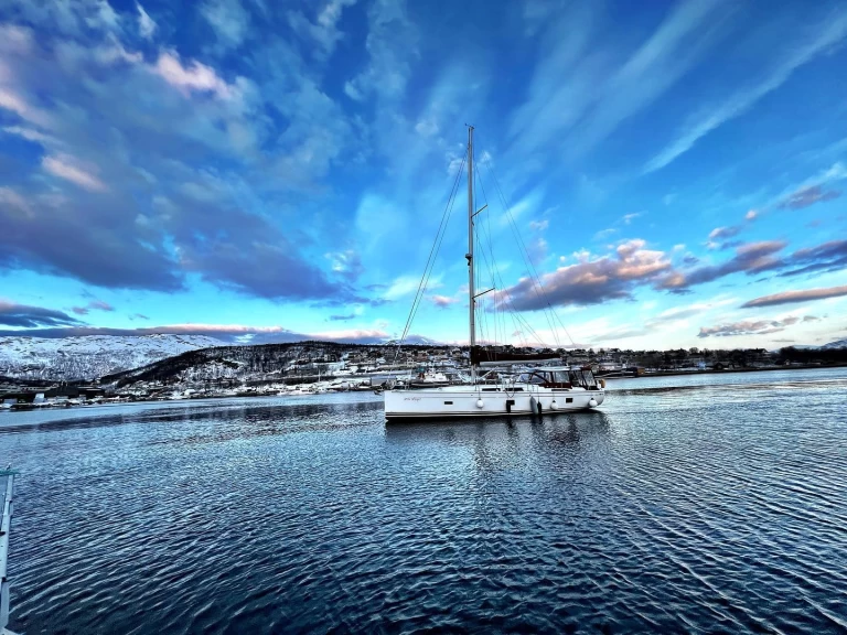Sailboat hire in Eidkjosen - Hanse Hanse 458