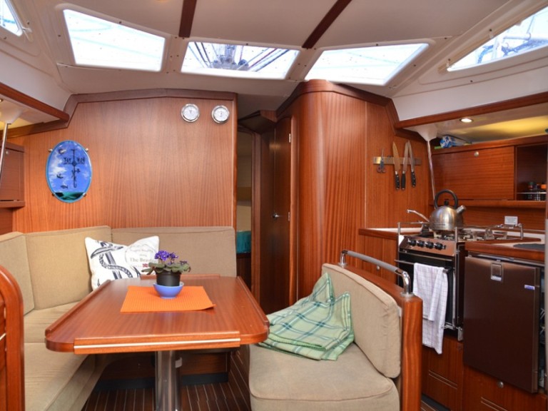 Charter a Delphia Delphia 40 in Eidkjosen on Samboat