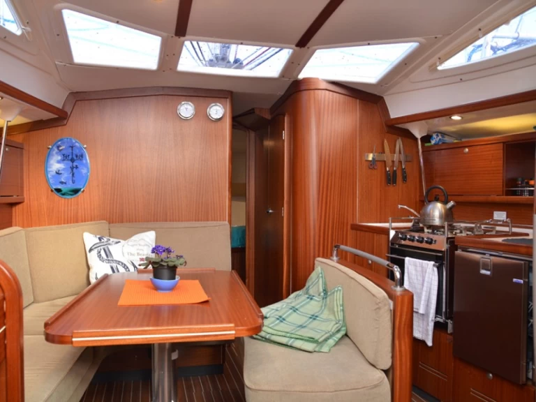 Charter a Delphia Delphia 40 in Eidkjosen on Samboat