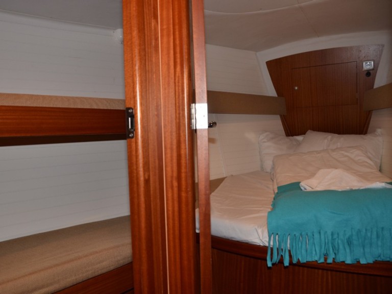 Hire Sailboat Delphia with a boat licence