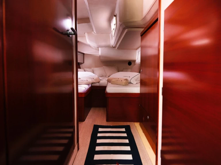 Hire a Hanse Hanse 540 E Lávrio