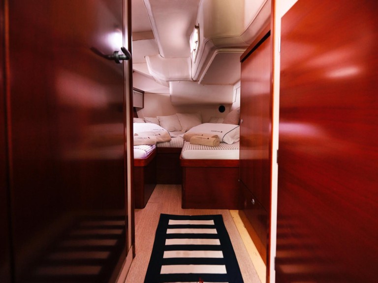 Sailboat hire in Alimos - Hanse Hanse 540 E