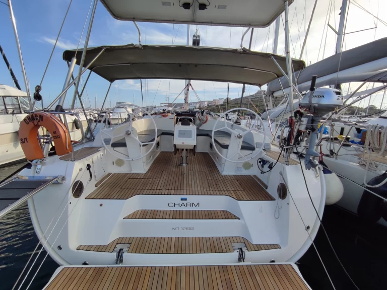 Charter a Bavaria Cruiser 46 in Lávrio on Samboat