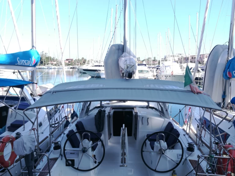 Sailboat hire in Furnari - Bénéteau Oceanis 35