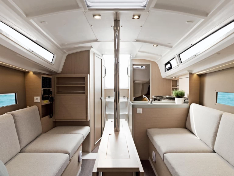 Yacht charter Furnari - Bénéteau Oceanis 30.1 on SamBoat