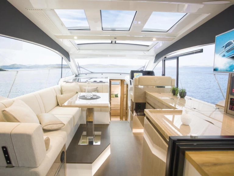 Motorboat hire in Biograd na Moru - Sealine Sealine C390
