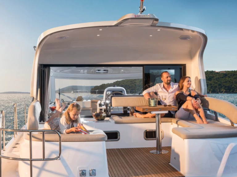Motorboat to hire Pula at the best price