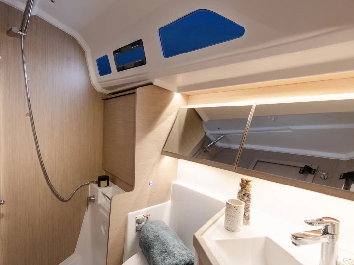 Sailboat hire in Antigua - Bénéteau Oceanis 41