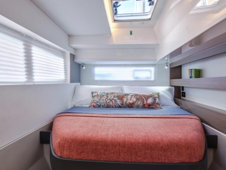 Hire Catamaran Leopard with a boat licence