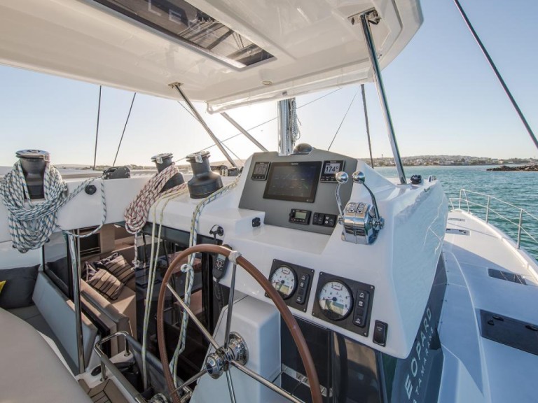 Yacht hire Marsh Harbour cheap Leopard 50