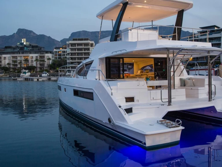 Yacht charter Road Town - Leopard Leopard 43 Powercat on SamBoat
