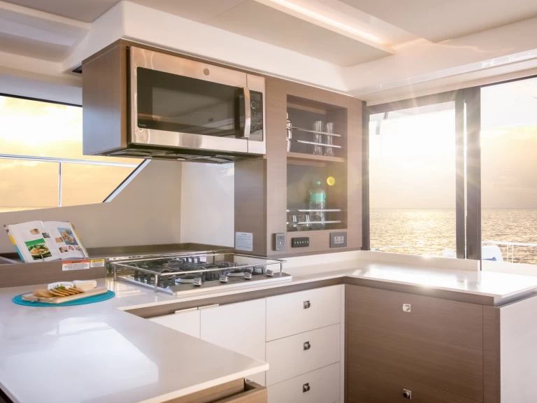 Yacht charter Road Town - Leopard Moorings 534 PC/8+1 on SamBoat