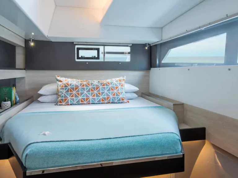 Catamaran hire in Antigua - Leopard Leopard 50
