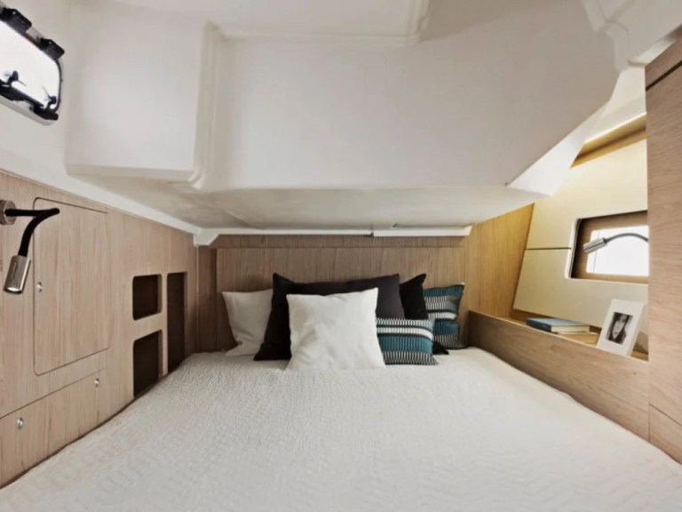 Hire Sailboat with or without skipper Bénéteau Oyster Pond