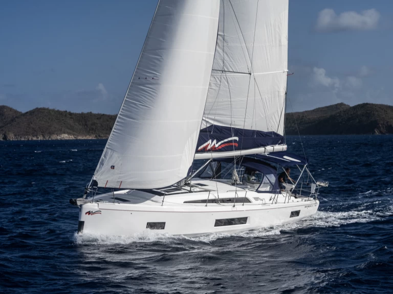 Sailboat to hire Oyster Pond at the best price