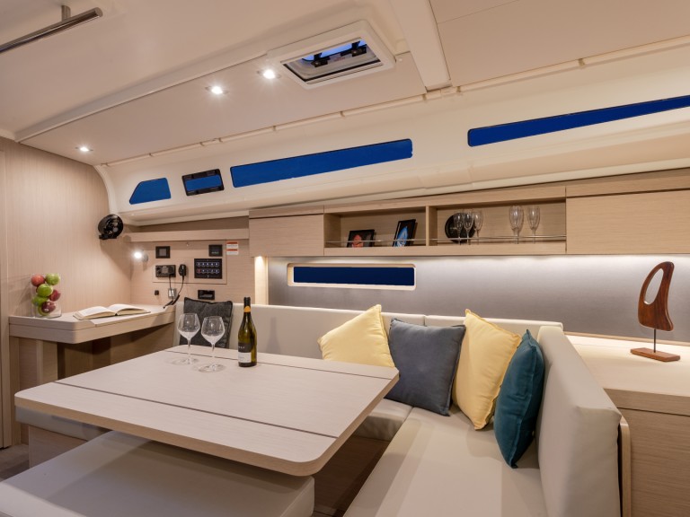 Hire Sailboat Bénéteau with a boat licence