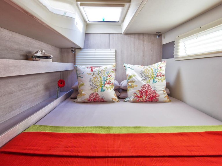 Charter a Leopard Leopard 40 in Marina (City) on Samboat