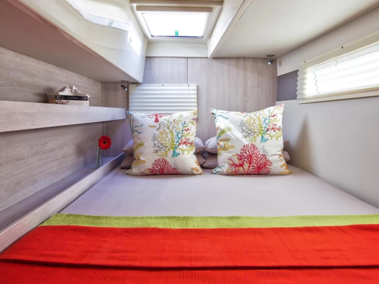 Charter a Leopard Leopard 40 in Marina (City) on Samboat