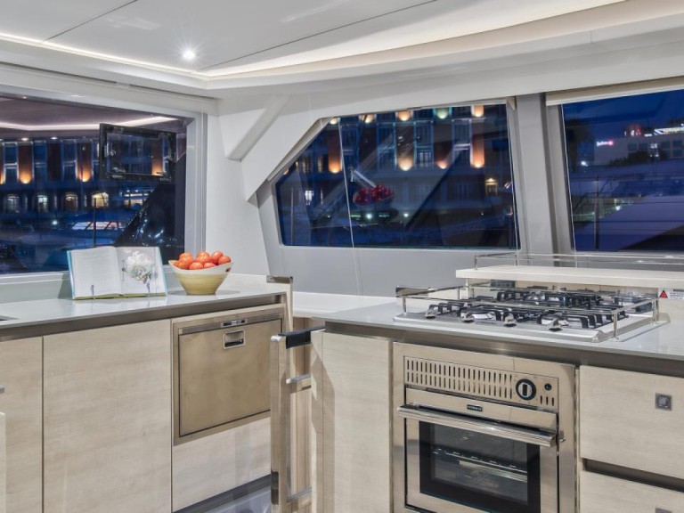 Hire Catamaran Leopard with a boat licence