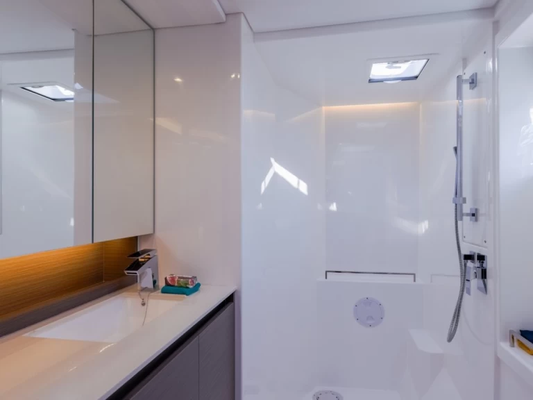 Hire Catamaran with or without skipper Leopard Placentia Village