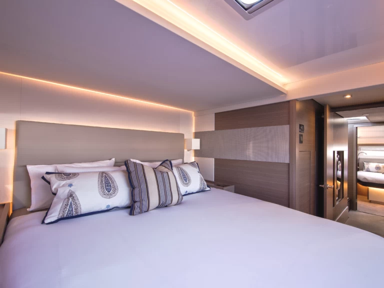 Hire a Leopard Moorings 534 PC/8+1 Road Town