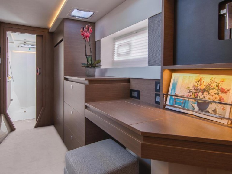 Hire Catamaran Leopard with a boat licence