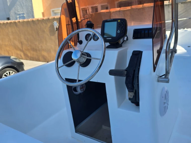 Charter a T.a mare monella 505 in Le Brusc on Samboat