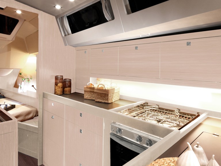 Sailboat to hire Furnari at the best price