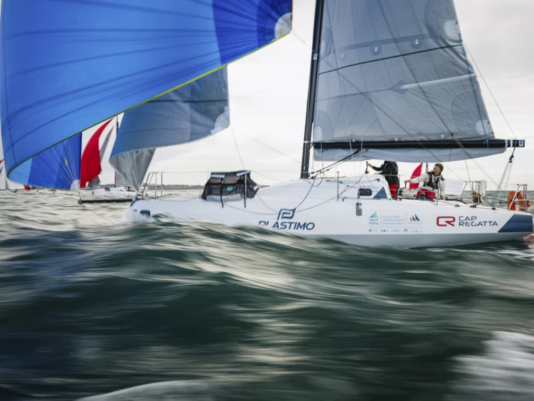 Hire a Jeanneau sun fast 30 0D Marseille