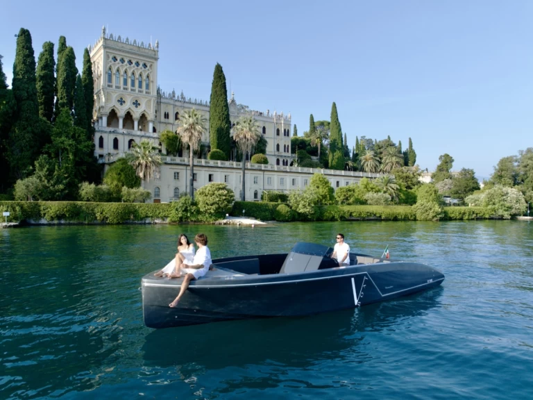 Frauscher 1017 LIDO charter bareboat or skippered in  Navene